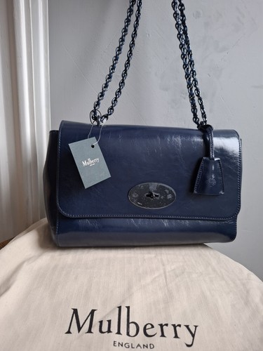 Mulberry medium lily - mulberry, glossy